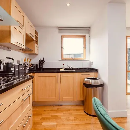 Apartment Large River Balcony 2Bed2Bath Apt&Free Secure Parking Leeds (West Yorkshire)
