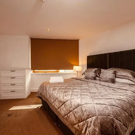 Apartment Large River Balcony 2Bed2Bath Apt&Free Secure Parking Leeds (West Yorkshire)
