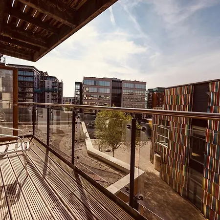 Large River Balcony 2Bed2Bath Apt&Free Secure Parking Apartment Leeds (West Yorkshire)