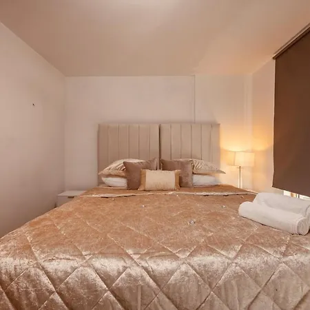 Apartment Large River Balcony 2Bed2Bath Apt&Free Secure Parking Leeds (West Yorkshire)