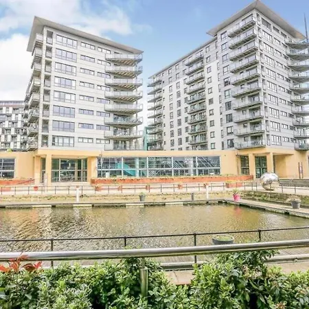 Large River Balcony 2Bed2Bath Apt&Free Secure Parking Apartment
