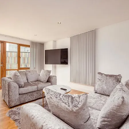 Apartment Large River Balcony 2Bed2Bath Apt&Free Secure Parking *